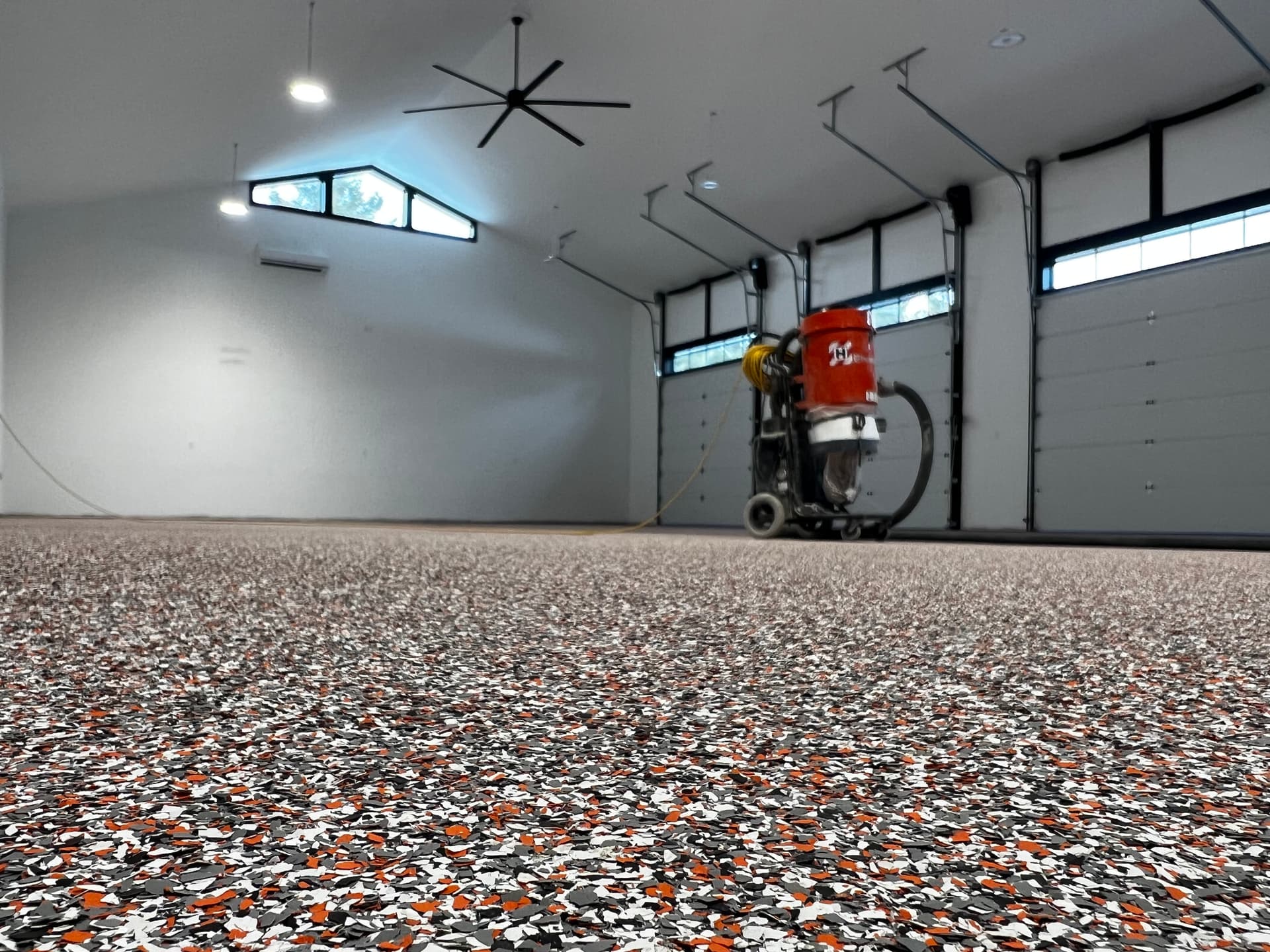 Flake coating installation